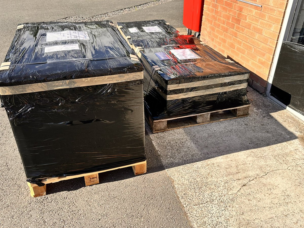 Well that’s a good start to a Monday morning- 3 pallets to go and it’s not even 10am 🥳