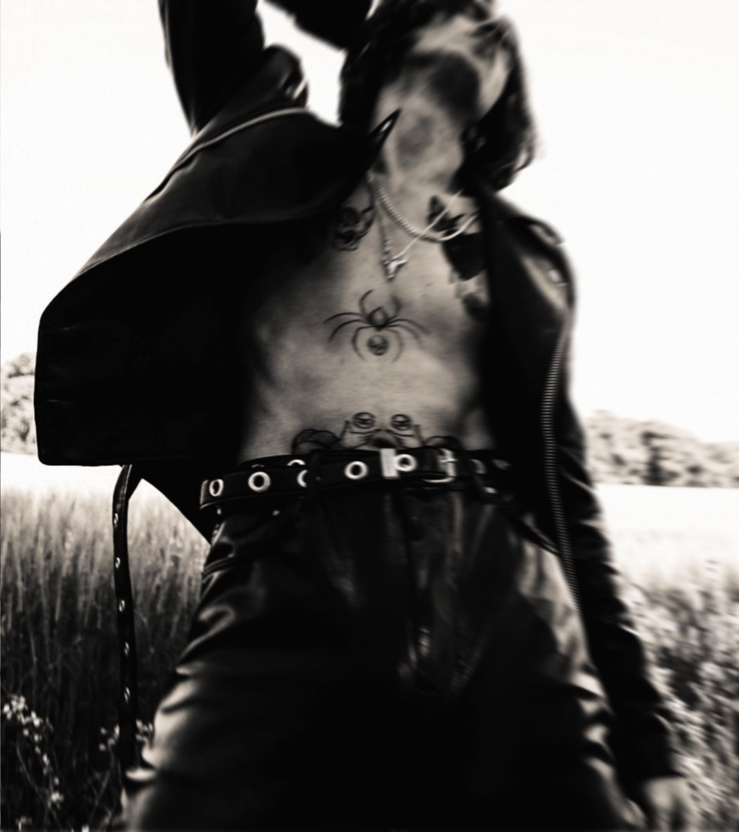 ᅠ

ᅠ

ᅠ
ᅠ
ᅠ
                    ‘ 𝐈'𝐌 𝐀 𝐒𝐔𝐍 𝕶𝐈𝐍𝐆, 𝐃𝐀𝐑𝐋𝐈𝐍'
                     ⎯⎯  #𝑺𝒆𝒅𝒖𝒄𝒕𝒊𝒗𝒆𝐒𝐮𝐧𝐝𝐚𝐲⎯⎯
ᅠ
ᅠ