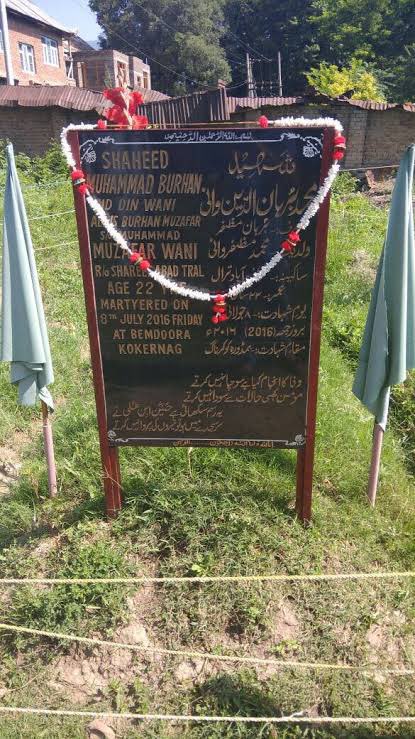 Irum_Fatimaa's tweet photo. It's been six years since my brother passed away. We will meet in heaven. Please say a prayer in your heart. May ALLAH grant me the death of a martyr as well. Ameen. https://t.co/oZpgEQ64Vq