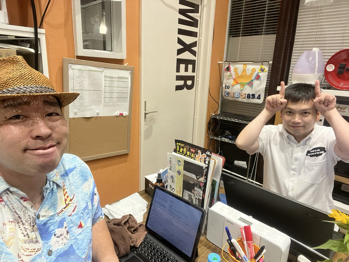 radio_no_namae's tweet photo. 本日21時からスペースで「 #らじなま のおしゃべり」やってます。
9月の #こわっぱちゃん家 の本公演が動き出した #トクダタクマ と、11月の #OneBillBandit の稽古が始まった #木下伸哉 が喋ったり、黙ったり、はにかんだりする60分(以上)! https://t.co/6i1d4CHUpr