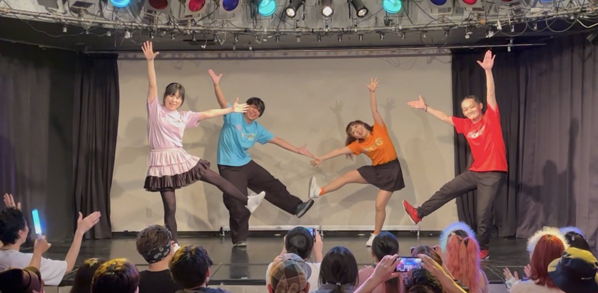 nukkonyanko's tweet photo. new dancemates 見てほしいポイント✨

1.楽曲ごとに表情を変える4人
2.ダンエボプロ3人のキレキレのダンス
3.最後のコナミkのポーズ
4.最後までいなくならないししのんを冷たい目で見る3人
5.エボプロの3人の中で一人だけたまにおかしな違う形と動きをしてるエボ新人のにゃんこす https://t.co/yrAEl4KTob