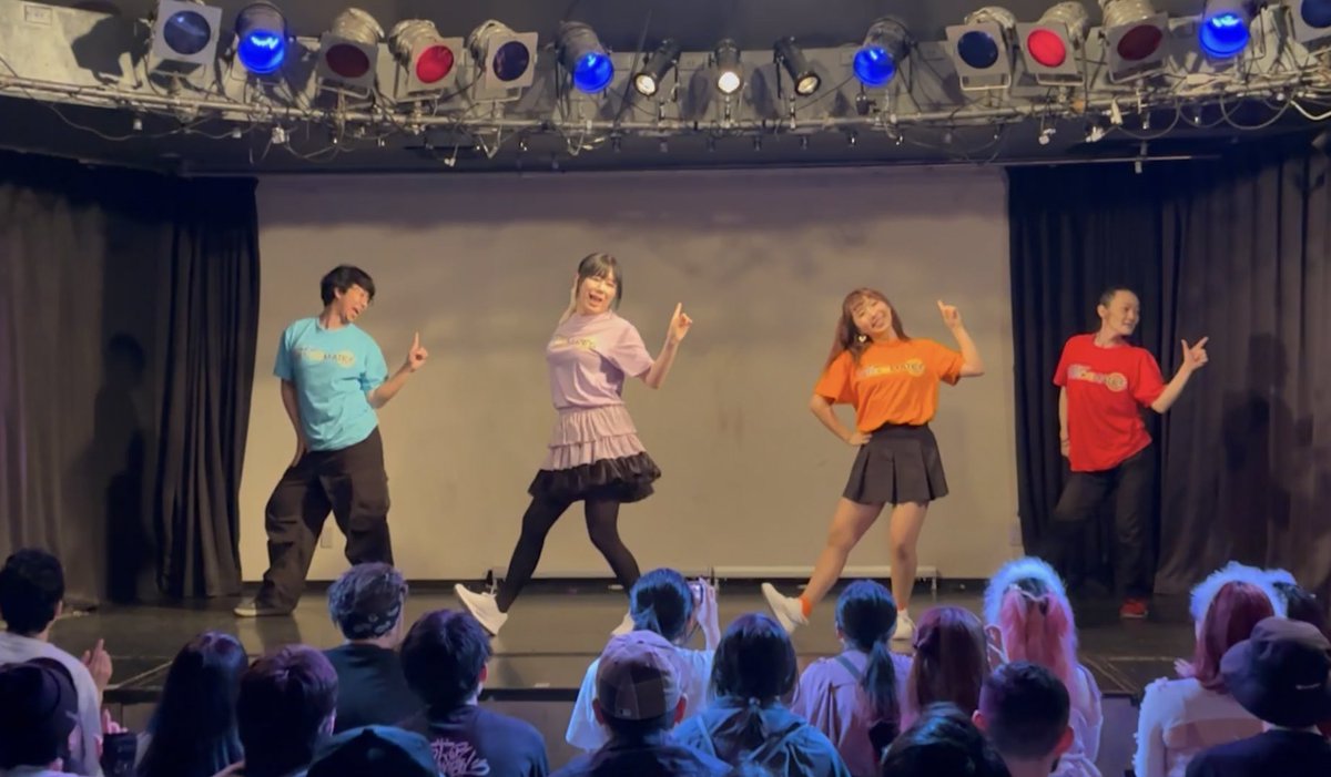 nukkonyanko's tweet photo. new dancemates 見てほしいポイント✨

1.楽曲ごとに表情を変える4人
2.ダンエボプロ3人のキレキレのダンス
3.最後のコナミkのポーズ
4.最後までいなくならないししのんを冷たい目で見る3人
5.エボプロの3人の中で一人だけたまにおかしな違う形と動きをしてるエボ新人のにゃんこす https://t.co/yrAEl4KTob