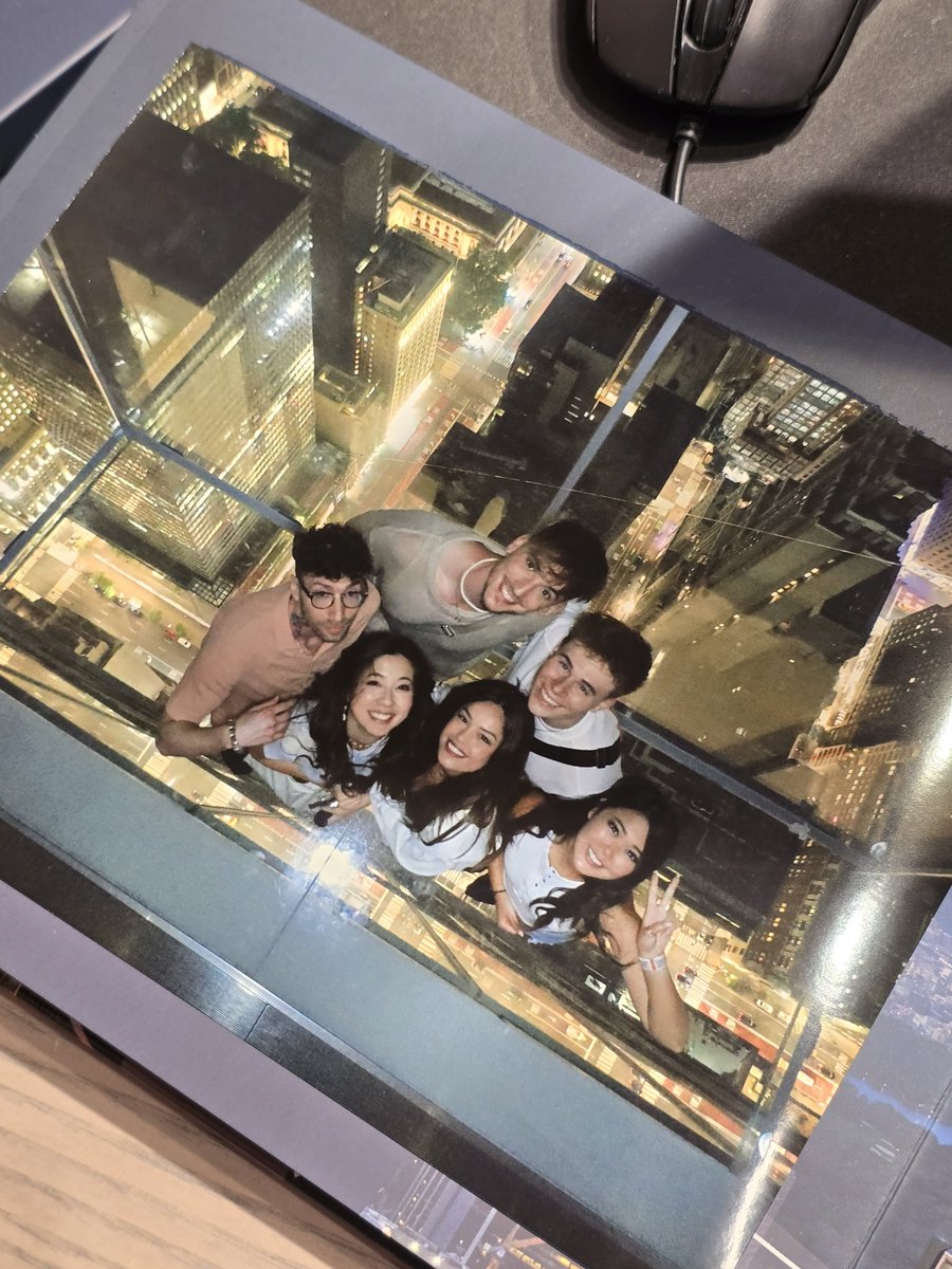 leslie tweet media