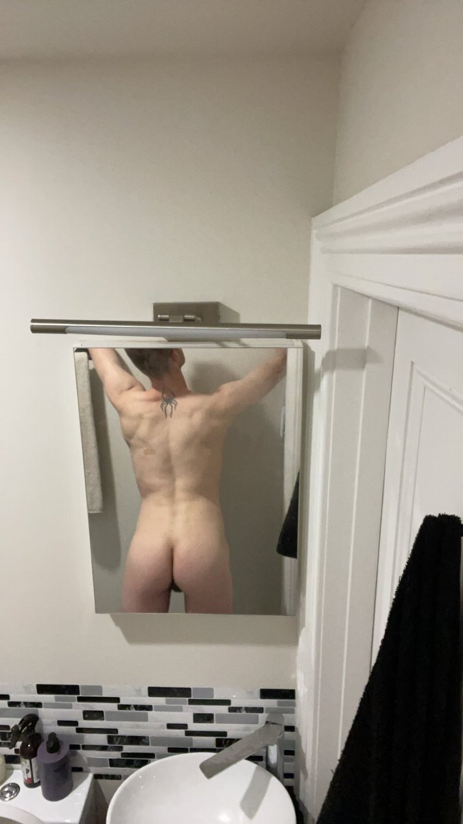 Who’s coming up behind 😋😏😈
#myass #ass #gay #gaynude #gangbang