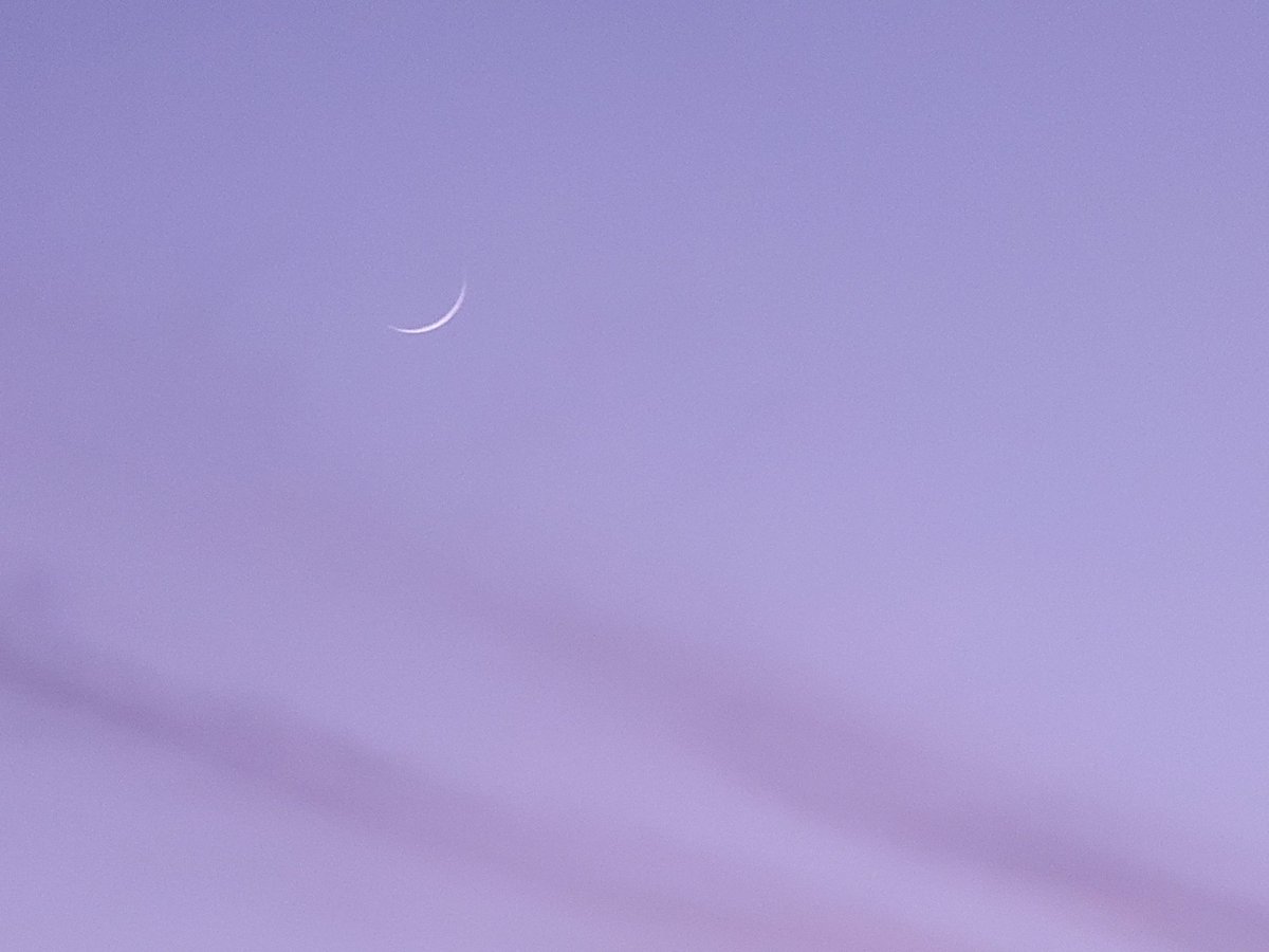 aemcburney's tweet image. Sunset this evening, and the cresent Moon.
.
.
.
#SpringBranch #ComalCounty #Texas #TexasSky #clouds #cloudscape #sky #bluesky #sun #sunset #twilight #dusk #HillCountry #TexasHillCountry #Moon #crescentmoon #waxingcrescent #photo #photograph #photography #nofilter