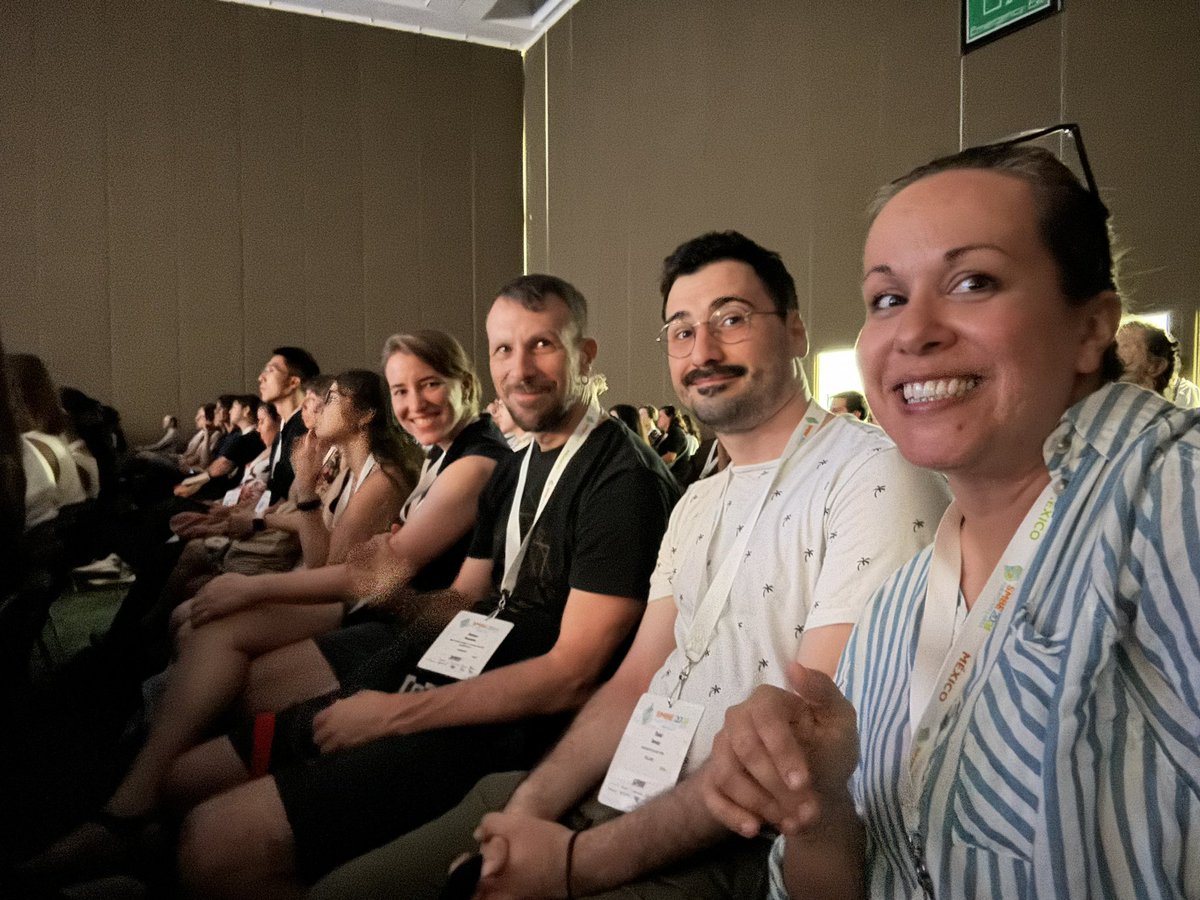 Ready for #SMBE2024 with <a href="/MeganMichel11/">Megan Michel</a> @gunnar_neumann and <a href="/remidenise/">Remi Denise</a> 🤓🧬🥼👩🏽‍🔬🧑🏻‍💻
