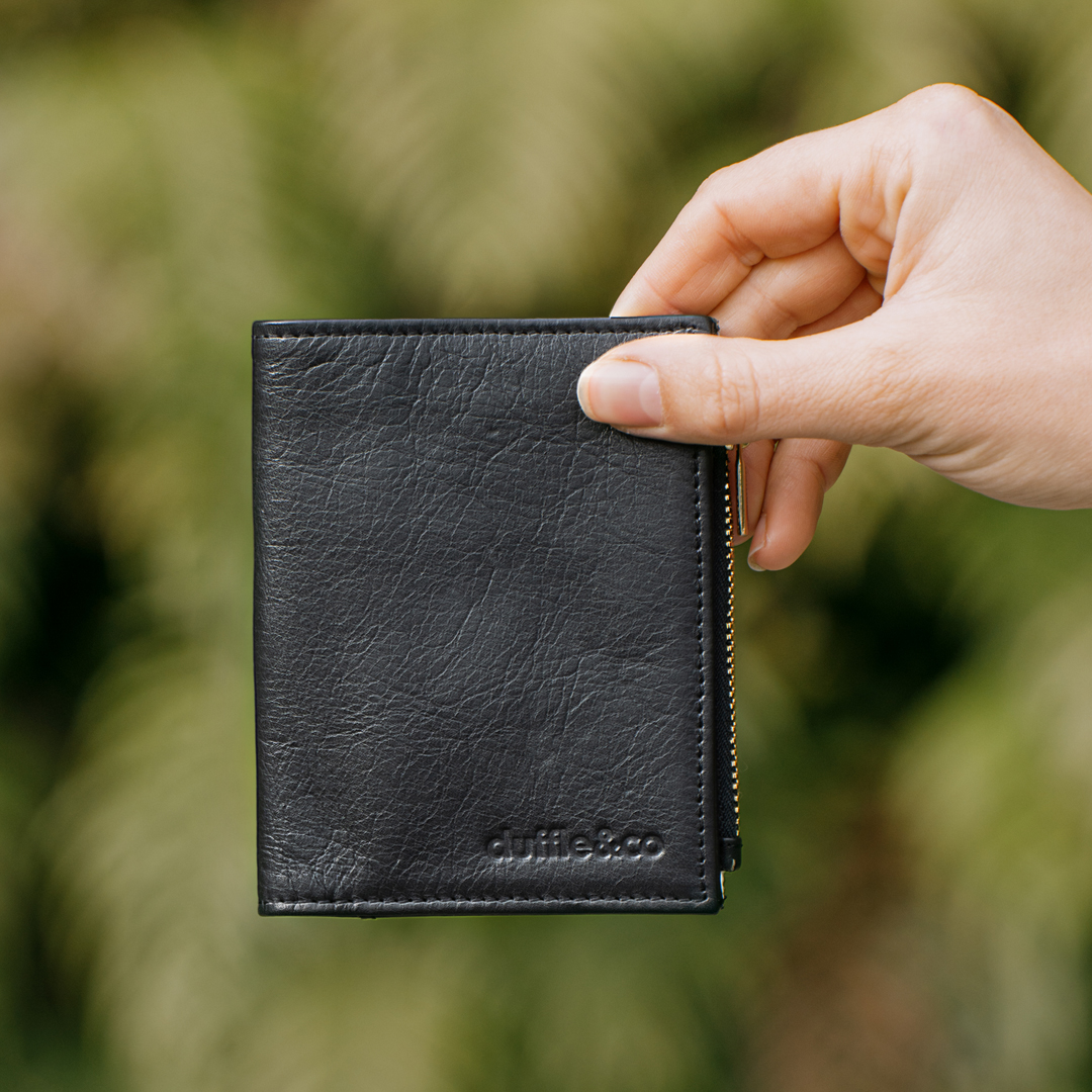 Time for a wallet upgrade?

Handcrafted from vegetable dyed New Zealand leather and handprinted organic cotton.

The Winona > duffleandco.com/products/winon…