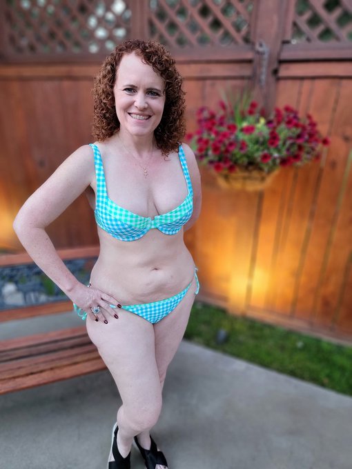 Friday was a foam party.  It was fun to hang out with friends.  https://t.co/2sQH8zniaI  #milf #redhead<a href="/tag/bikini"class="tags"><span>#bikini</span></a><a href="/tag/party"class="tags"><span>#party</span></a><a href="/tag/redhead"class="tags"><span>#redhead</span></a><a href="/tag/summerfun"class="tags"><span>#summerfun</span></a><a href="/tag/milf"class="tags"><span>#milf</span></a><a href="/tag/redheadsdoitbetter"class="tags"><span>#redheadsdoitbetter</span></a>