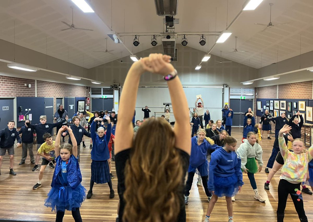 Footsteps tweet media