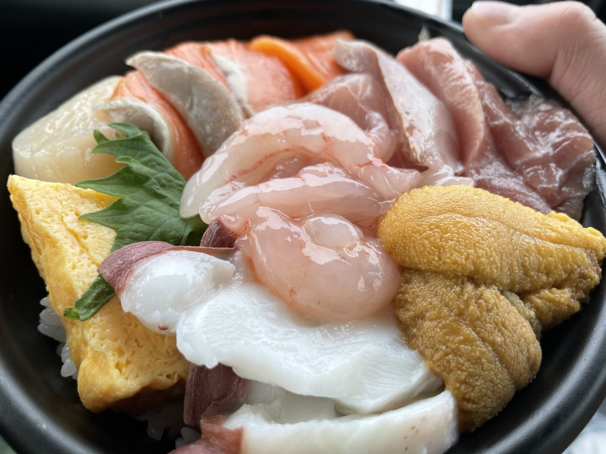 長田鮮魚店さんの海鮮丼
これで1900円は安いっ‼️
ウニ＆甘エビぷりぷりで
めちゃうまでした