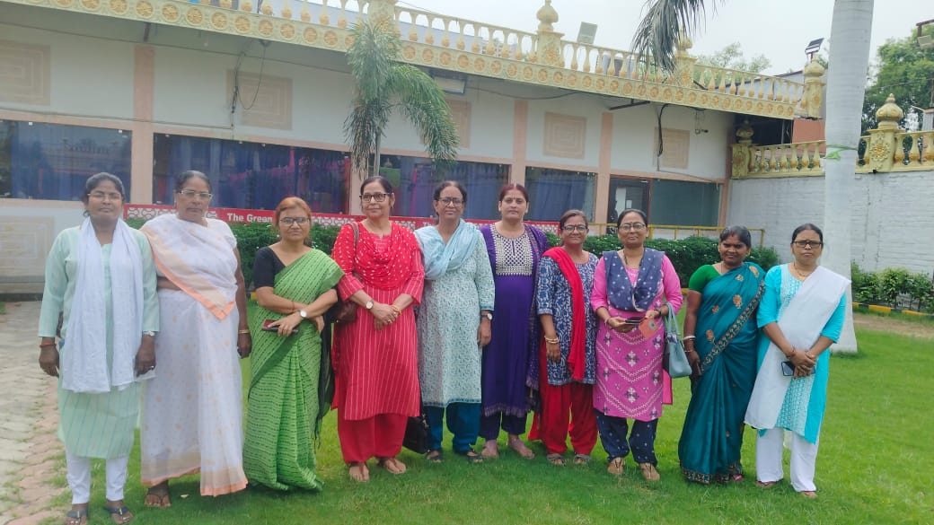 Shashi_Aipwa's tweet photo. महिलाओं के श्रम और दक्षता के प्रति संवेदनशील नीतियां सरकार को बनानी होगी।महिला श्रम कल्याण बोर्ड के गठन को लेकर विधानसभा/विधान परिषद में सवाल उठेगा।महिलाओं को वाजिब कानून सम्मत मजदूरी मिले-सामाजिक सुरक्षा का लाभ मिले,यह मेरी पहली प्राथमिकता है!#aicctu #aipwa https://t.co/S6XtIGcRnb