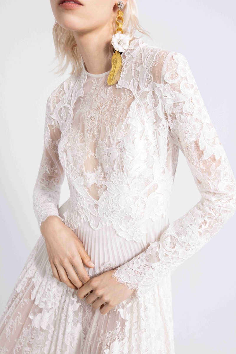 destina_bridal's tweet photo. 【NEWS】
バルセロナ🇪🇸からYolancris(ヨーランクリス)の新作ドレスが到着
ディスティーナでも人気のブランドです。
新しいドレスのファーストフィッティング
他にはないこの一着を・・・
#札幌結婚式
#札幌フォトウェディング
#あいプラン
#インポートドレス
#Barcelona
#YOLANCRIS https://t.co/Bvc4fUDVyc