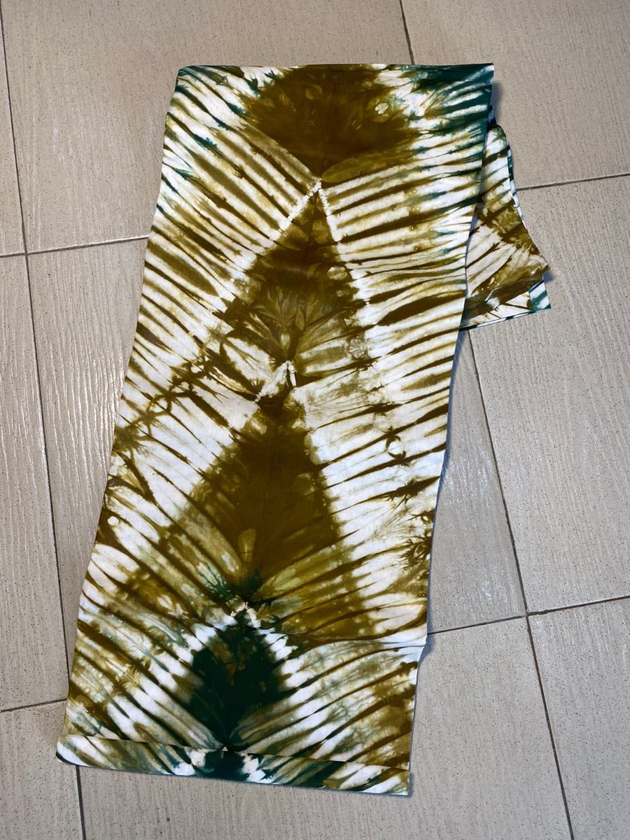 Good morning Adirelovers 🎉.
Adire tie and dye fabric.
5yards.
Location:Abeokuta.
Nationwide Delivery🚘.
Price:12k ✅
🙏🏿Please retweet and like cos my client might be on your TL✨.