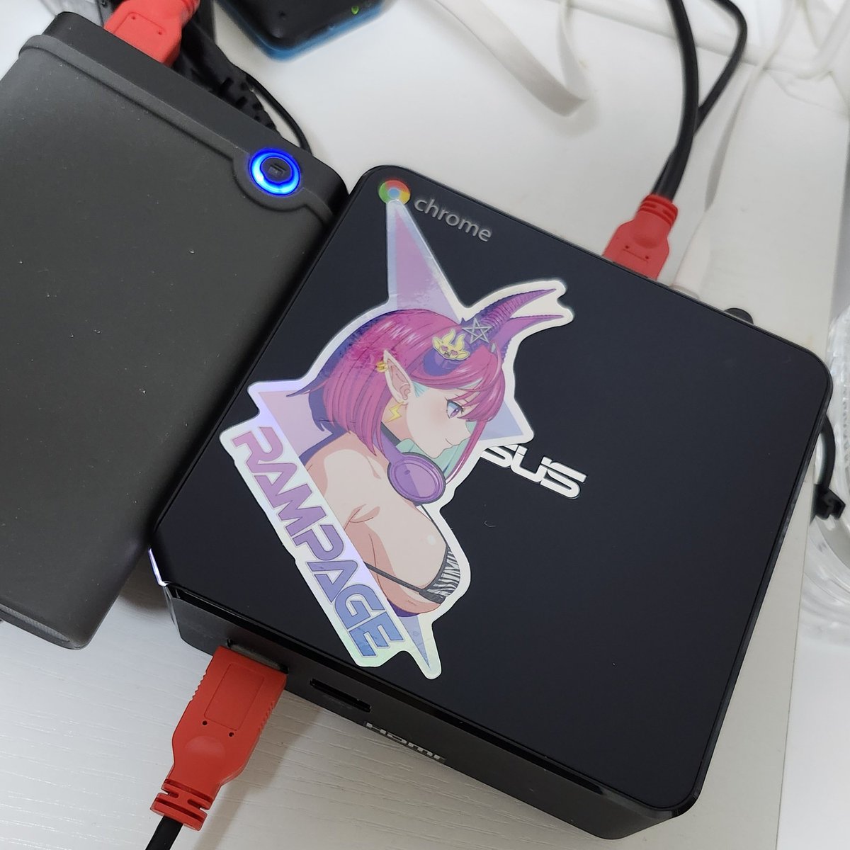 ema_wired's tweet photo. 外出用のオーディオ専用PCに #Rampage_0706 のステッカー貼った。 https://t.co/G14e6uysE7