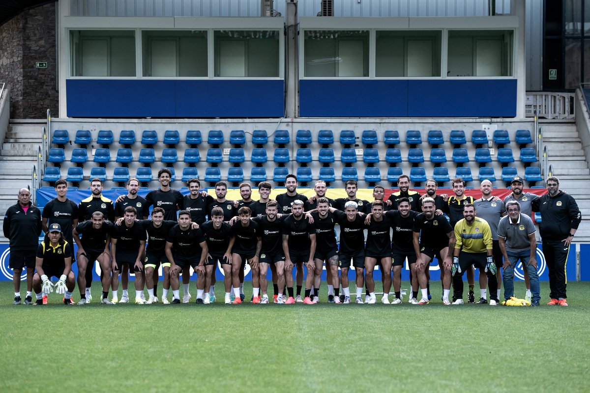 🟡⚫ Ready for Champions League 

#somcolomencs 
#somiarengran 
#ForçaUE🐿️ 
#pretemporada
#championsleague