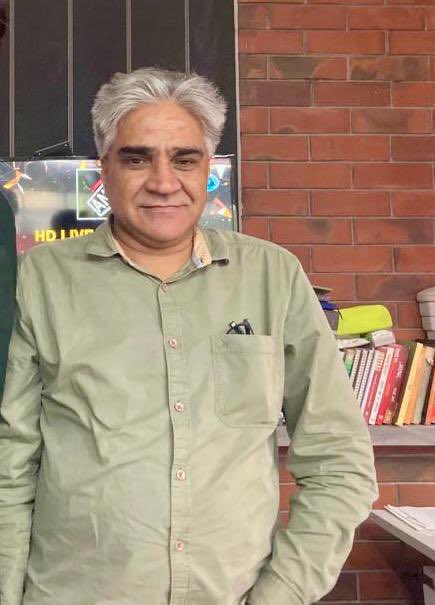 अरुण जी नहीं रहे. ABP News में 22 साल काम किया. आउटपुट की ज़िम्मेदारी थी. भाषा, तथ्यों और ख़बर पर गहरी पकड़ थी. चुनाव कवरेज की बारीकी से प्लानिंग करते थे. ABP News को प्रतिष्ठा और लोकप्रियता दिलाने में बड़ा योगदान रहा. इस सबसे बढ़कर शालीन और सरल व्यक्ति थे. विनम्र श्रद्धांजलि