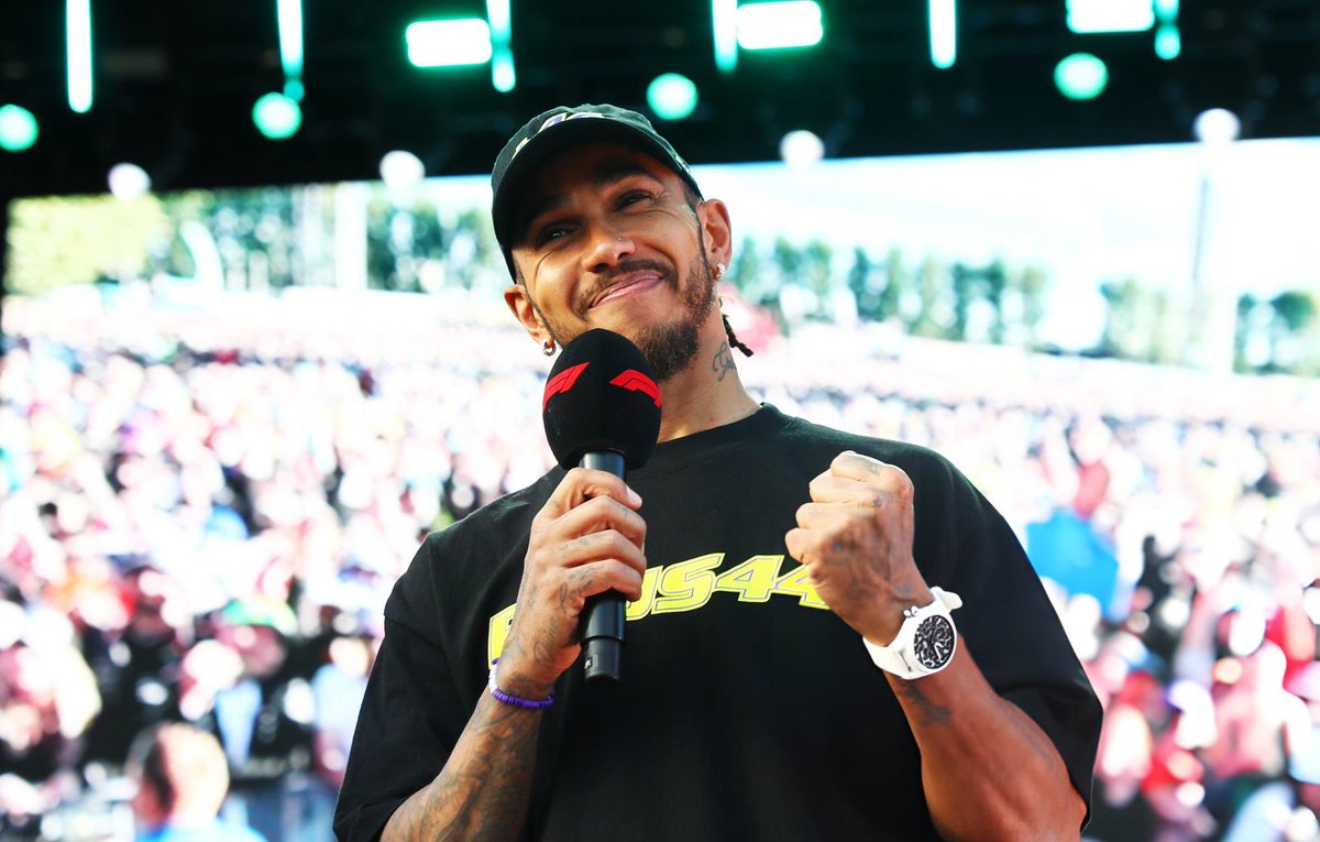 SirLewisUpdates's tweet image. All smiles