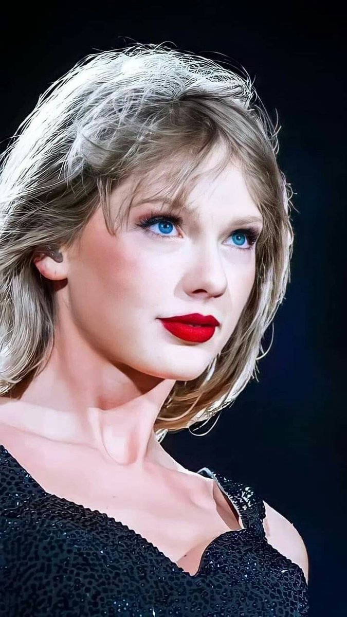 SwiftTaylor2148's tweet photo. This is one of my favorite photos of Taylor Swift https://t.co/zekua9Thgi