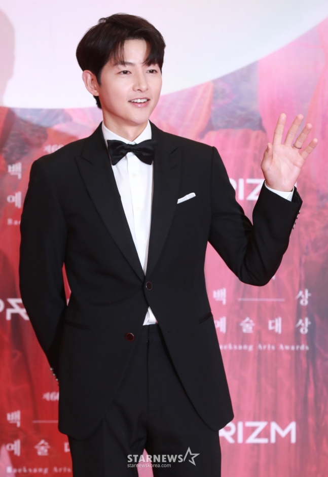 KoreanUpdates's tweet photo. Highzium Studio shared #SongJoongKi's wife, Katy, are currently pregnant with their second child. "It's difficult to confirm the timing of birth/gender as these are private matters."

Congratulations!

https://t.co/tt0oCB5t1C
#KoreanUpdates VF