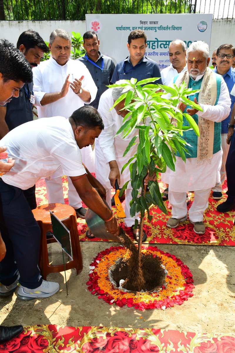 IPRDBihar's tweet image. माननीय मुख्यमंत्री @NitishKumar ने वन महोत्सव-2024 राज्य स्तरीय समारोह का शुभारंभ किया ।

@DrPremKrBihar 
@BandanaPreyashi 
@DEFCCOfficial 
@JJHMBihar 
#JJHM 
#JalJeevanHariyali 
#DefccBihar