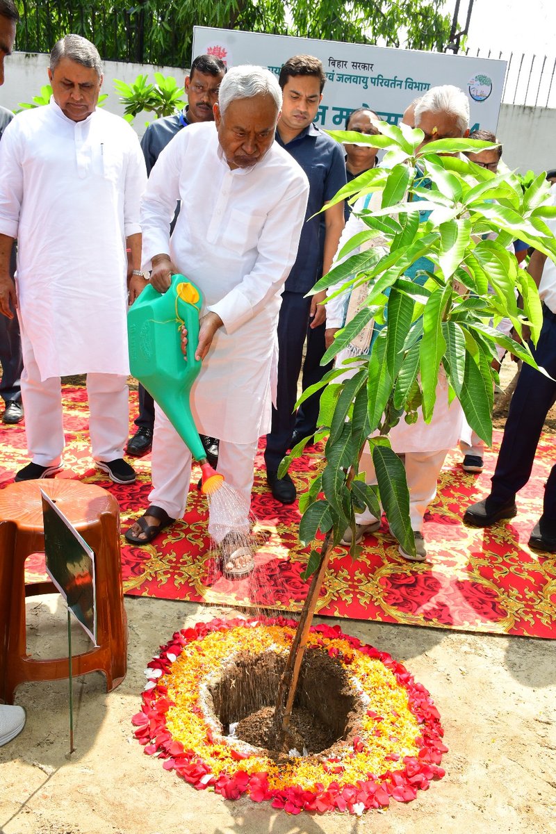 IPRDBihar's tweet image. माननीय मुख्यमंत्री @NitishKumar ने वन महोत्सव-2024 राज्य स्तरीय समारोह का शुभारंभ किया ।

@DrPremKrBihar 
@BandanaPreyashi 
@DEFCCOfficial 
@JJHMBihar 
#JJHM 
#JalJeevanHariyali 
#DefccBihar