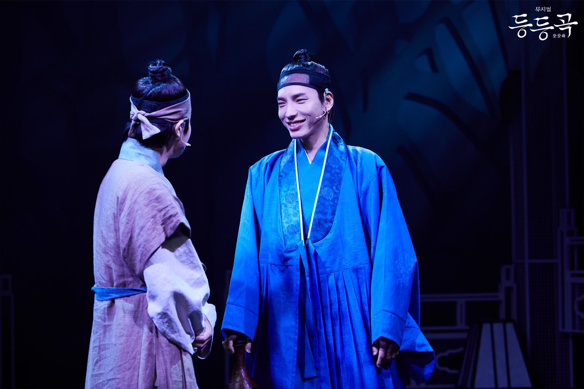 ninestory9's tweet photo. 🎭뮤지컬 #등등곡

▪️공연사진 공개

🌙최윤 #김바다 #정재환 #안지환

⎝㋡⎠ 

𝘔𝘜𝘚𝘐𝘊𝘈𝘓 등등곡
2024.6.11~8.11 @𝘛𝘖𝘔1 https://t.co/1GwcHOKhPp