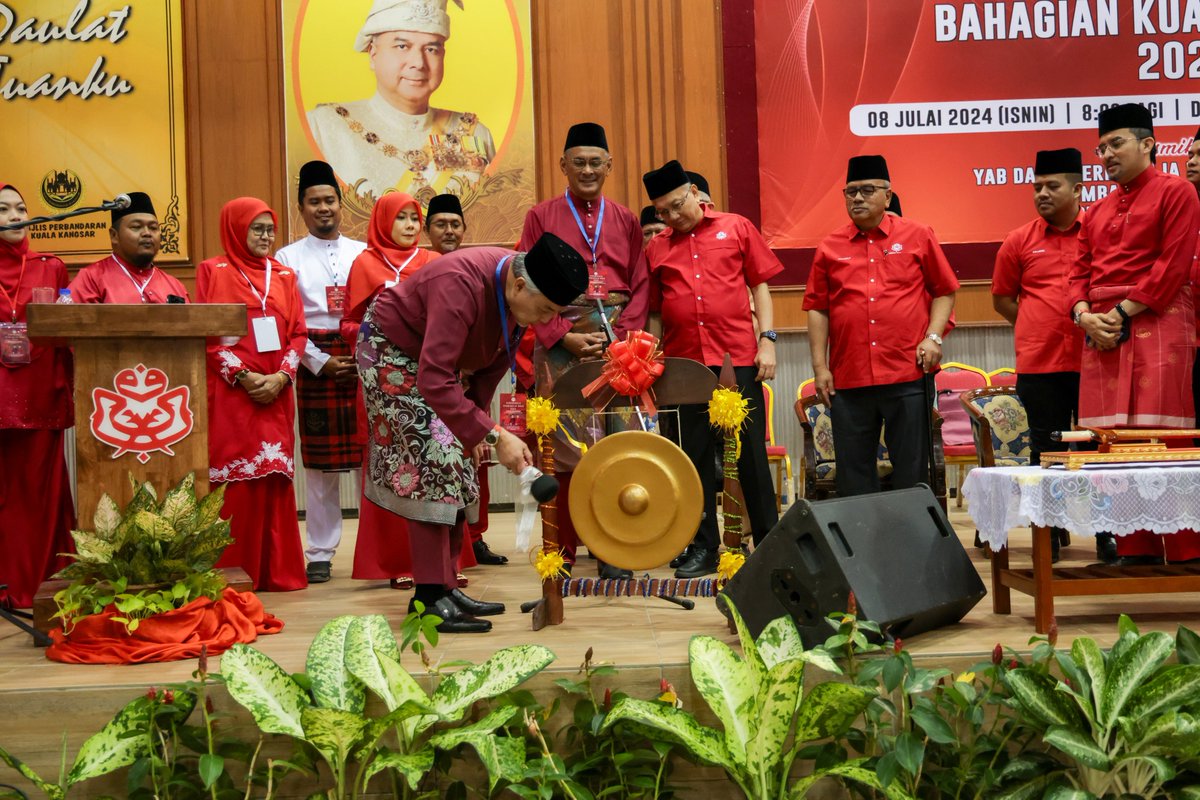 UMNOPerak's tweet photo. Persidangan Perwakilan UMNO Bahagian Kuala Kangsar 2024 yang dirasmikan oleh YAB Dato’ Seri Diraja Dr. Ahmad Zahid Hamidi, Timbalan Perdana Menteri merangkap Presiden UMNO Malaysia https://t.co/KCEVW9K8jW