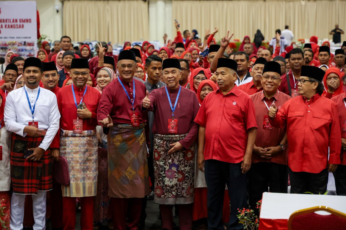 UMNOPerak's tweet photo. Persidangan Perwakilan UMNO Bahagian Kuala Kangsar 2024 yang dirasmikan oleh YAB Dato’ Seri Diraja Dr. Ahmad Zahid Hamidi, Timbalan Perdana Menteri merangkap Presiden UMNO Malaysia https://t.co/KCEVW9K8jW