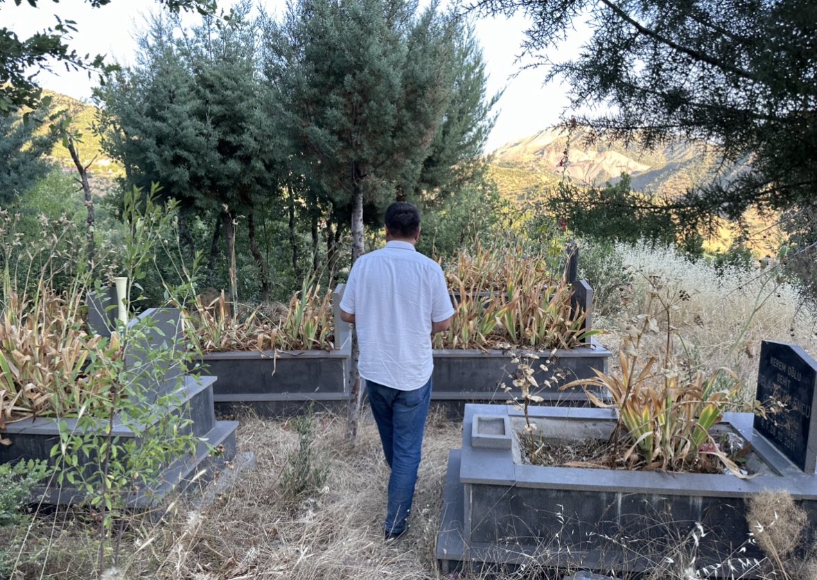 HemmedAliAslan's tweet image. #Roboski 
Aradan 13 yıl geçti
Acılar ilk günkü gibi taze.

34 CAN yitirildi
Tek bir tutuklu yok !

34 CAN katledildi
Dosya düşürüldü
Yargılama yok !

#ROBOSKİiçinADALET