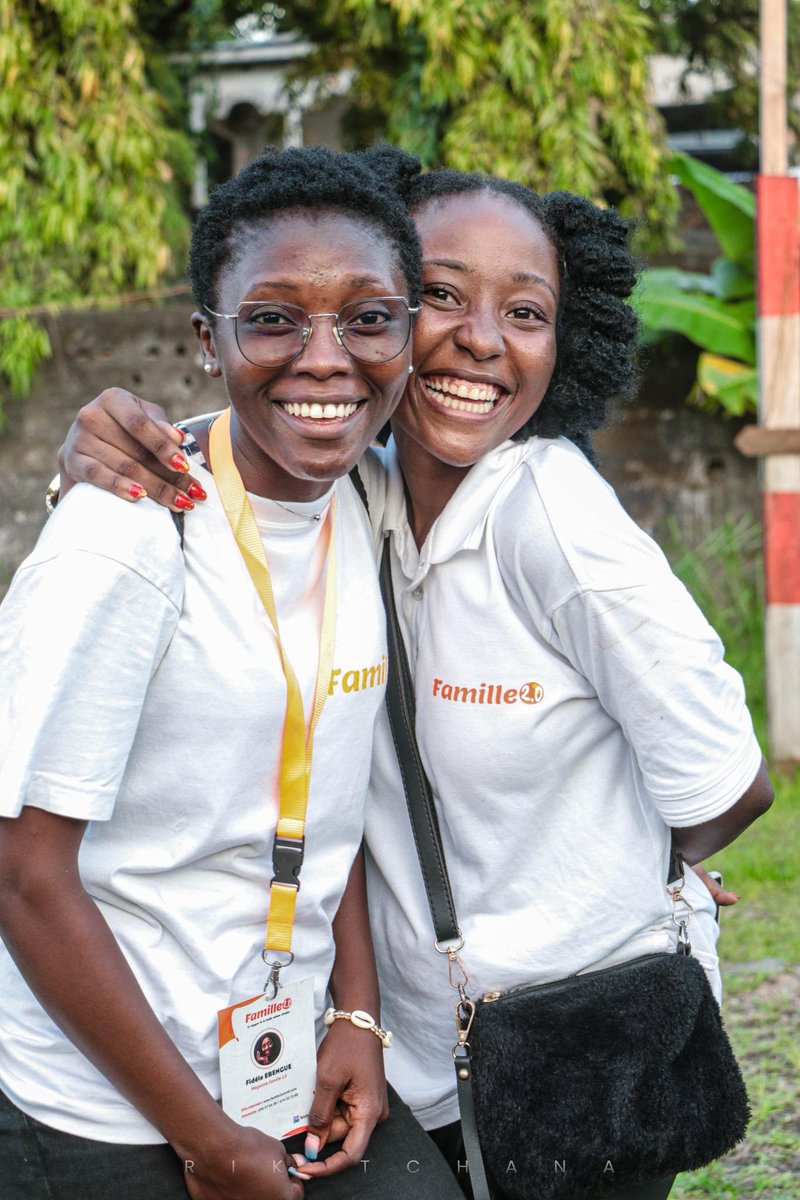 famille_20's tweet photo. Derriére ce projet Famille 2.0 , se cachent 2 mums @Lady_Fiel et @KevineWaffo 

Et elles vous souhaitent un bon début de semaine 😊😊

#magazinedelafamillemoderneafricaine https://t.co/lo4IqneXbc
