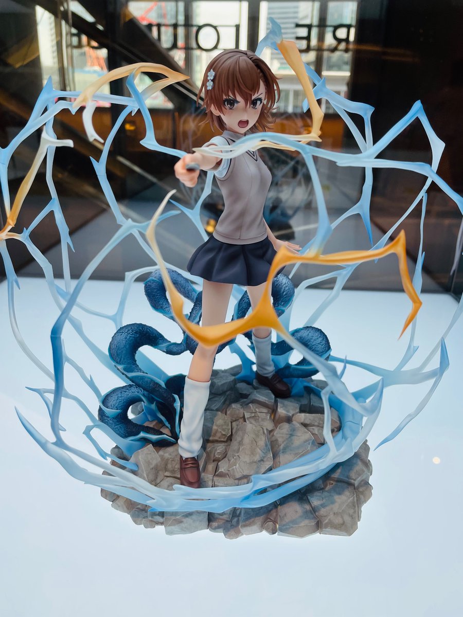 渋谷スクランブル交差点すぐの「SHIBUYA TSUTAYA」。 日本が世界に誇る