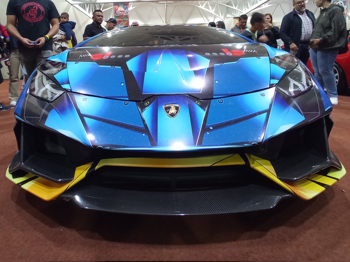 rickyftp_'s tweet photo. #bashroadtour #Zacatecas #lamborghini https://t.co/Vn0uYAhrDR