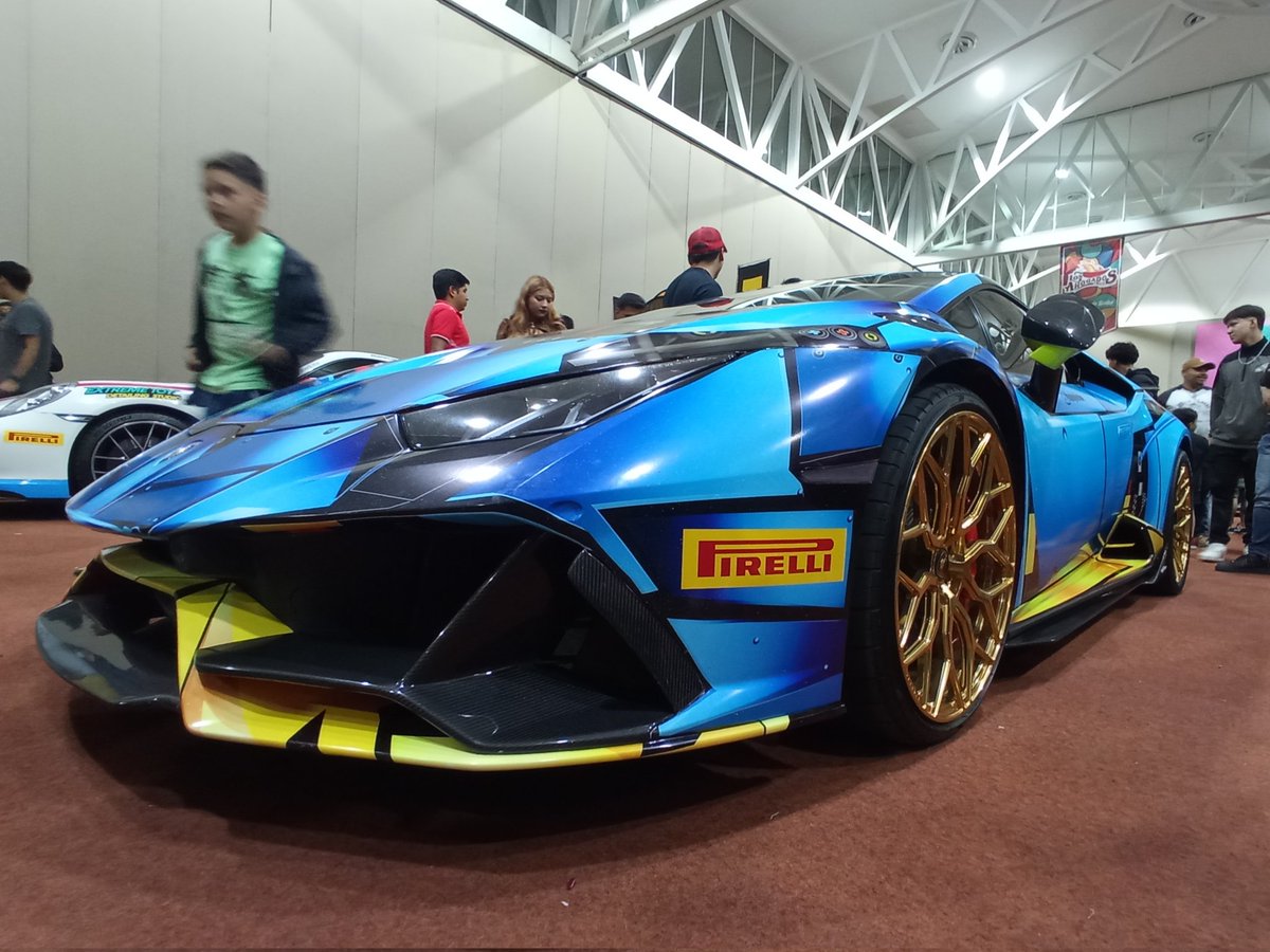 rickyftp_'s tweet photo. #bashroadtour #Zacatecas #lamborghini https://t.co/Vn0uYAhrDR