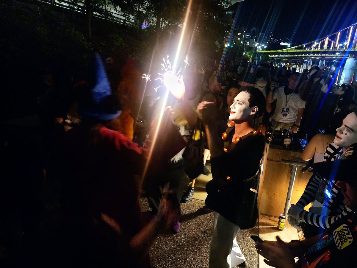 terribabble's tweet image. Oh no! They took @SuperbPedro&apos;s machine gun away AND HE LEARNED F**KING MAGIC!!!