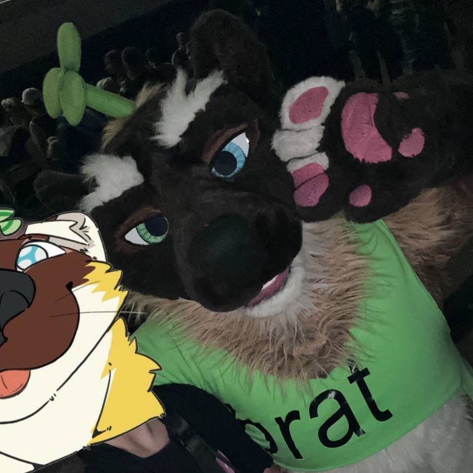 Went to the waterfront DJ wearing my 'brat' shirt and heard a song from album (Guess), finally. My con is wholesomely complete. Thank you! ☘️ 

📸: <a href="/MysthixDragon/">moving accounts @DergDanger</a>