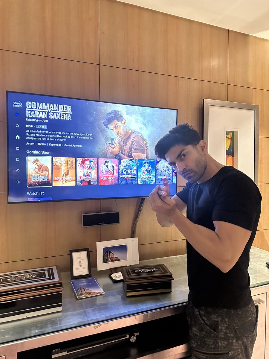 gurruchoudhary's tweet image. Commander Karan Saxena streaming now 💪🏻🙌🏻 on Disney+ Hotstar! Pour in your love and support, that’s all I crave for.. ❤️🙏🏻
.
.
#commanderkaransaxena #gurmeetchoudhary