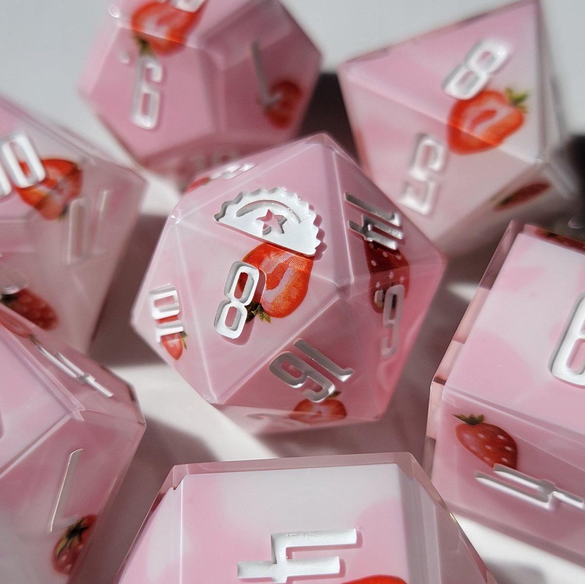 dicedumpling's tweet photo. Strawberry Creme 7 Piece Set!!! 🍓 Ugh I can't get over how cute they are 😩 they'll be available during my shop drop tomorrow! https://t.co/gfE2GayNlr