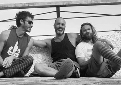 Viva Le Pop es un trío de Santa Cruz de #Tenerife que con una base de #rock y #pop atemporal ofrece un toque distintivo y un ritmo bailable. De su primer miniLp, No somos como ayer (2024), radiamos Eructo, Culpable y Borracho. lascallesdelpop.net/Lista%20Entrev…