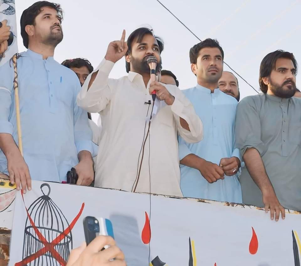 RahmanzaibS's tweet photo. نہ ڈرنے والا نہ جکنے والا نہ بگنے والا 
اللہ پاک سجاد مومند کا حفاظت فرماۓ  امین
@SajjadMomand https://t.co/26t3mnAOaO