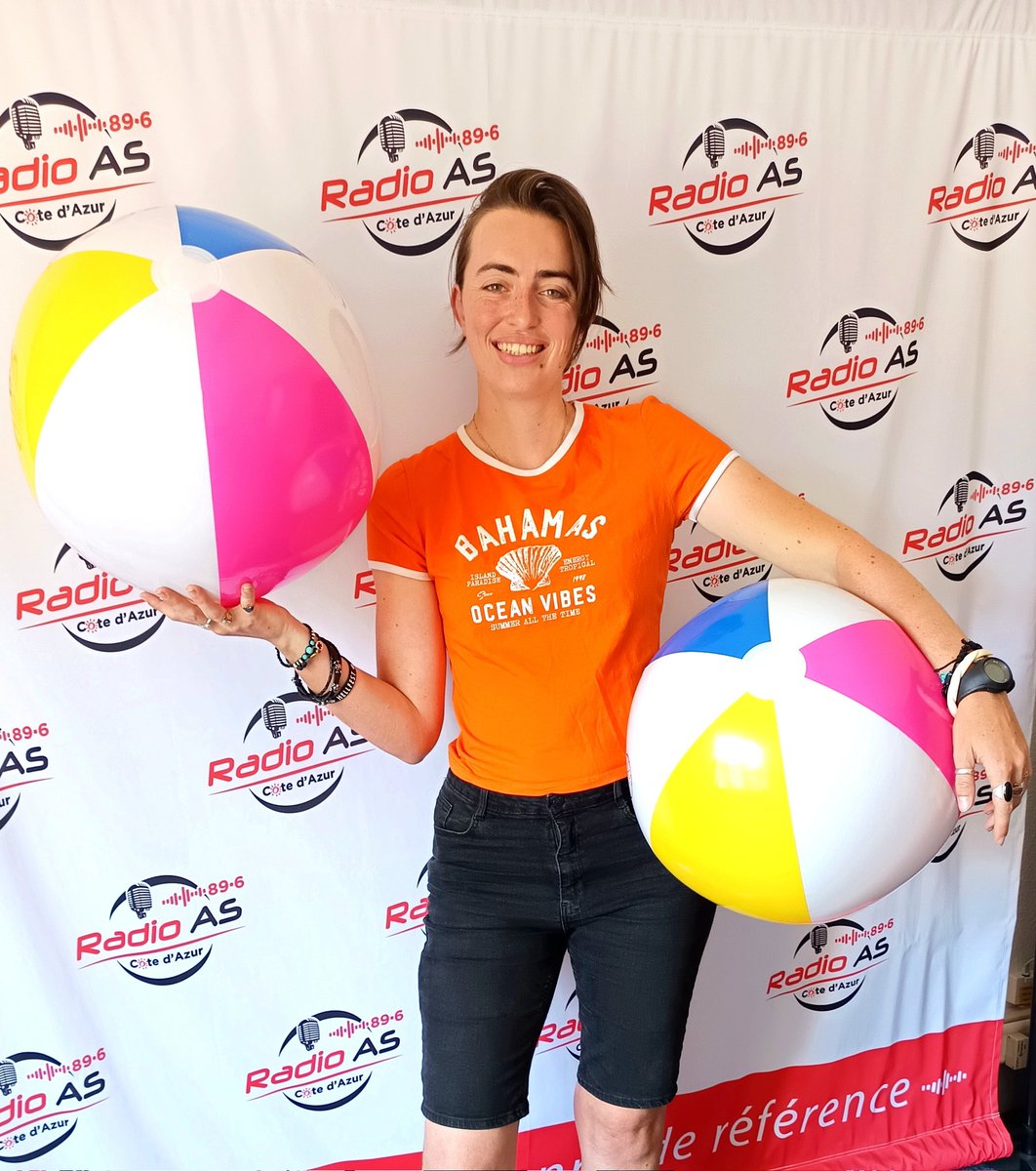 radioasofficiel's tweet photo. ⛱️ Une nouvelle semaine commence avec la #team #RadioAS 📻 Pendant la #saisonestivale ☀️🌡️ 🌴 Océane vous accompagne 🎙️👙⏰ dans le réveil de l'été ☕⛵🎧
#CotedAzurFrance #AlpesMaritimes #Radio #RadioShow #LeCannet #Cannes #Grasse #Antibes #Nice06 https://t.co/eKdClqxqhH