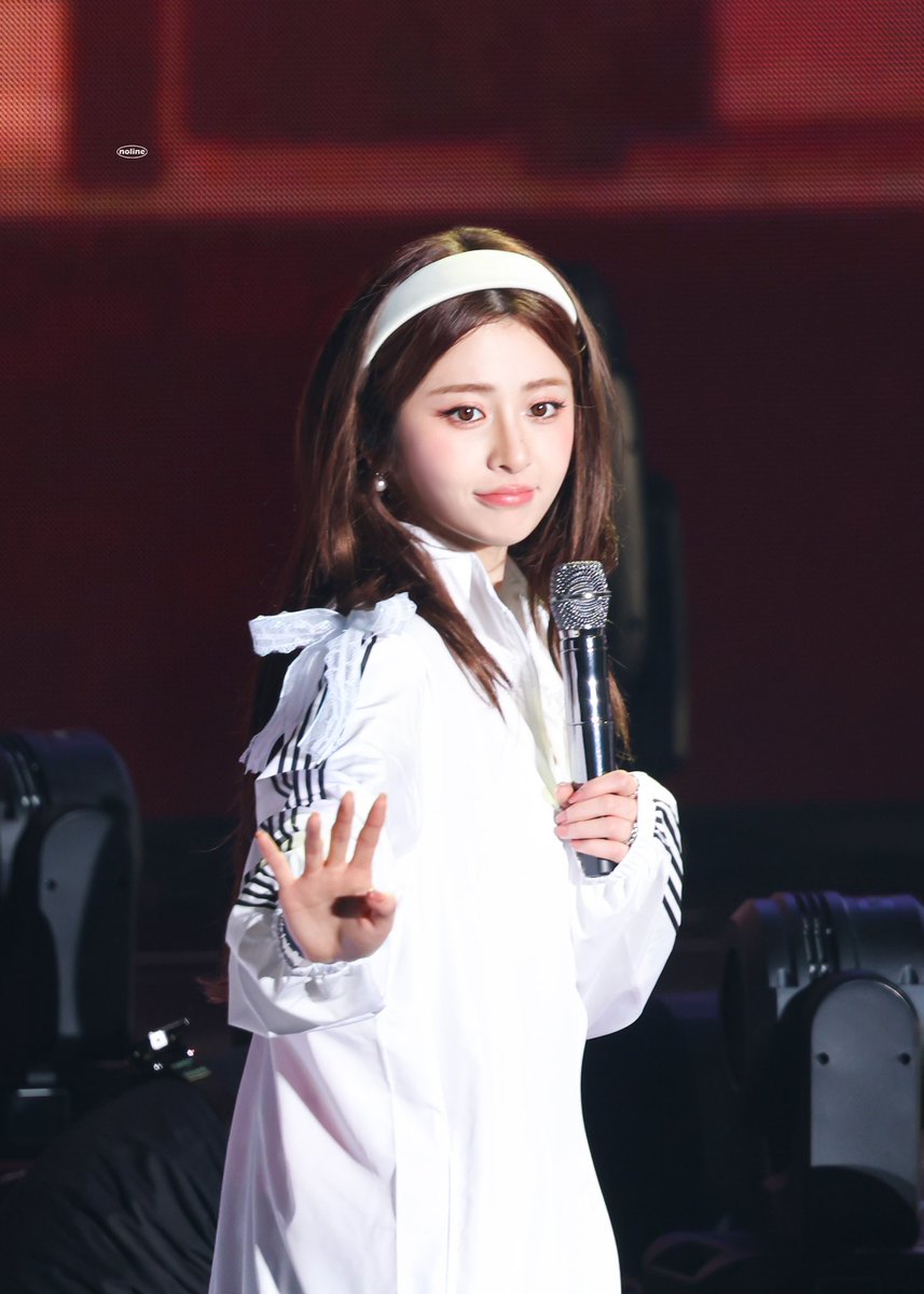 240629
 ✨

#허윤진 #HUHYUNJIN #윤진 #yunjin
#LE_SSERAFIM #LESSERAFIM #르세라핌