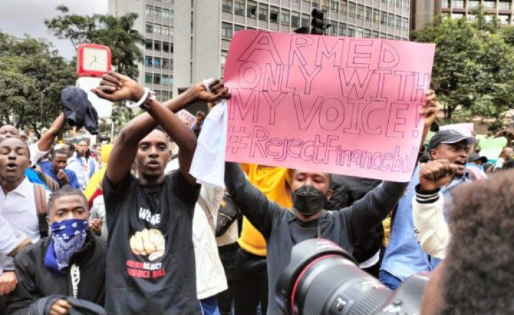 otiwa__'s tweet photo. It’s fascinating to see history repeats itself in such a predictable pattern. The 2020 #EndSARS protest in Nigeria spotlighted police brutality, corruption, and bad governance, igniting a wave of demands for change. Now, Kenya seems to be taking notes, maybe for reform, …. https://t.co/yxkgnqndAU