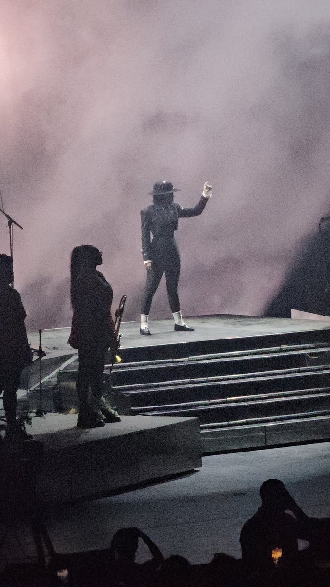 GinkoSama971's tweet image. Que dire.... @JanelleMonae merci pour le show, l'énergie, ta prestation et ta prestance sur #lascenemusicale hier soir. C'était juste exceptionnel ✌🏾

#TheAgeOFPleasureTour #JanelleMonáe