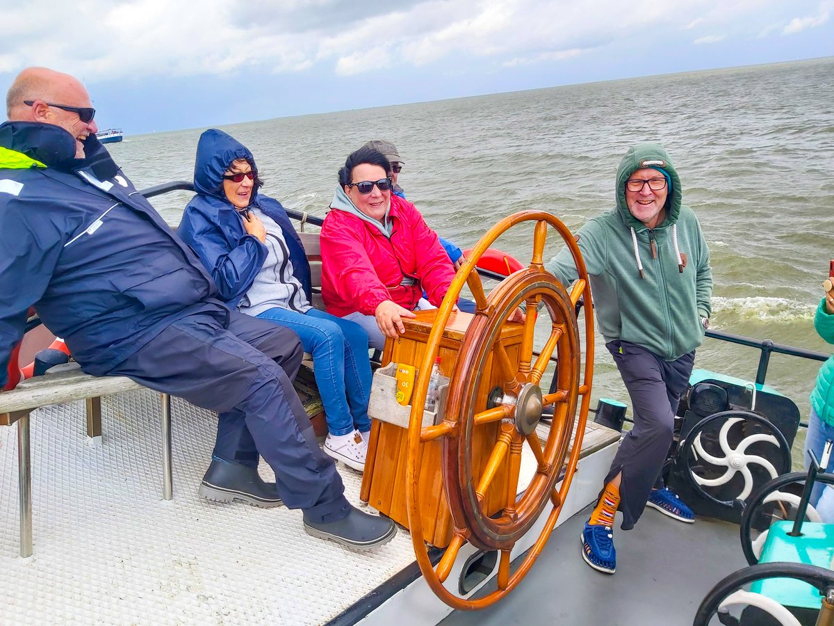 Eine Seefahrt, die ist lustig... 😁⛵🩵
#LaBohème #Segeln #IJsselmeer #Sommer #Abenteuer #Freiheit #HollandSail #funtogether  #oceanlovers #sailorslife
