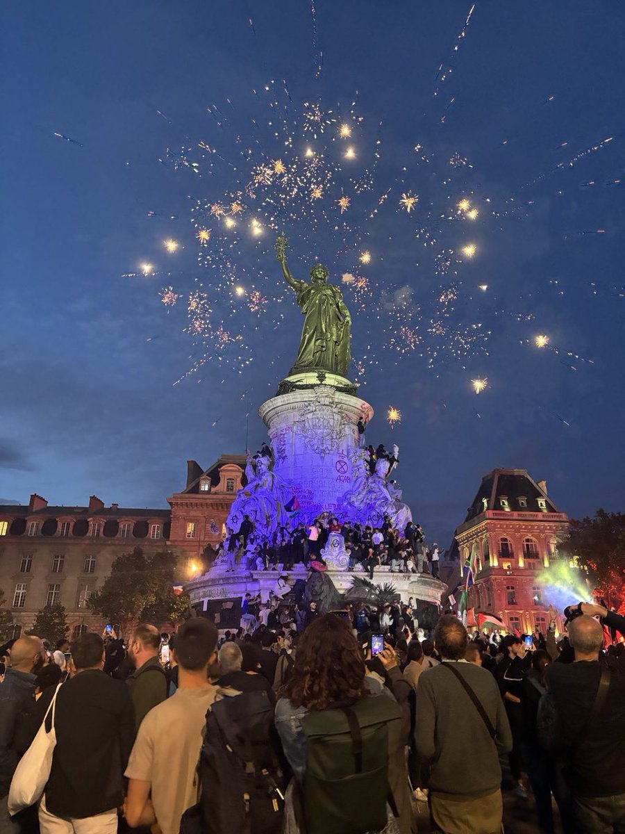 Un bel et heureux anniversaire à notre amie <a href="/jenny_dalle/">jenny dalle</a> 
🎉❤️🎊❤️🥳 
Petit lapin au grand coeur…😉🐰❤️🥰😘😘
