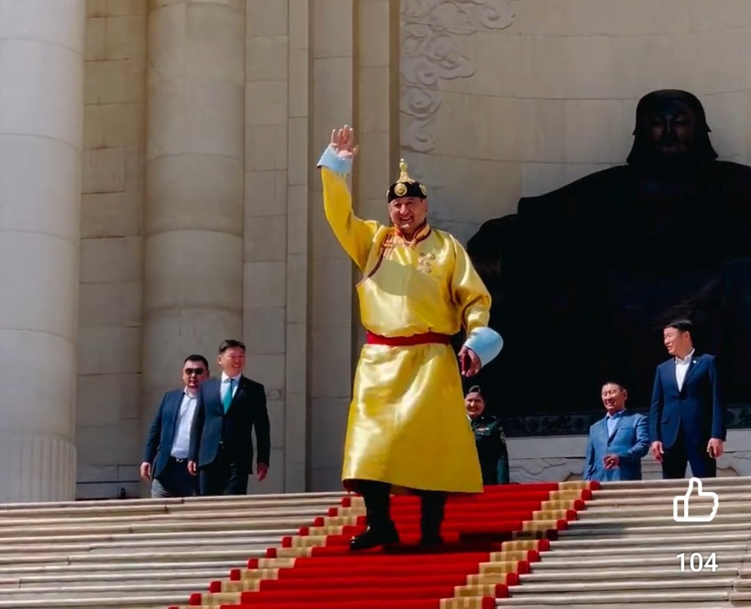 Энэ нөхөр яг юу хийсэн гэж Хөдөлмөрийн Баатар авч байгаа юм бол?