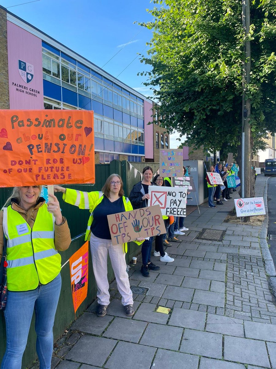 Stop the tension give us our pension! Members at Palmers Green High School out today to stop the pay freeze and protect TPS. <a href="/enfiel/">lina fiety tinangon</a>