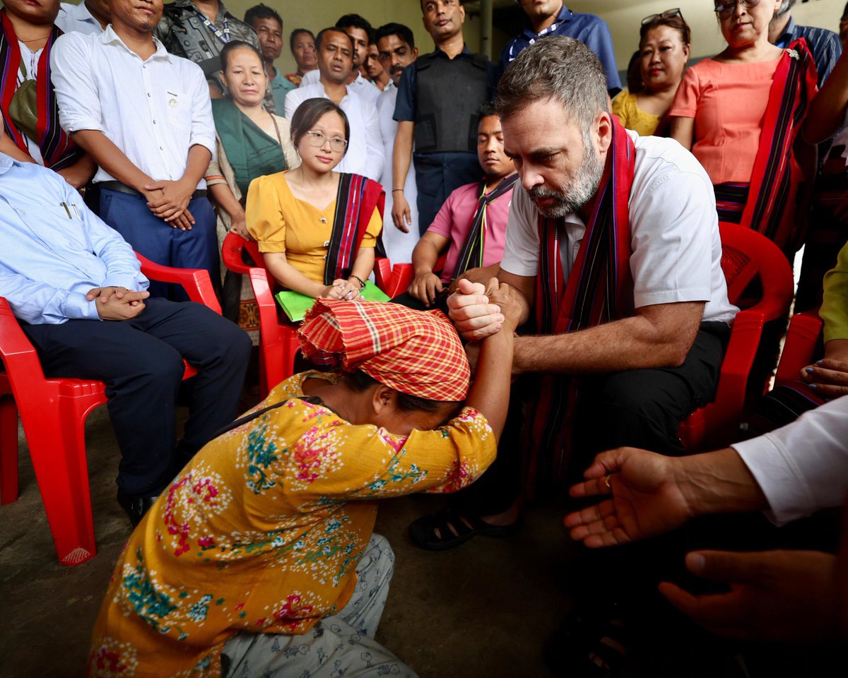 8th July 2024, #ManipurViolence 

<a href="/RahulGandhi/">Rahul Gandhi</a> meets the Kuki-Zo IDPs of the Hmar Tribal Community from JIRIBAM, #Manipur.

14 months of violence not enough to solve the problem in Manipur !?

🙏🙏🙏