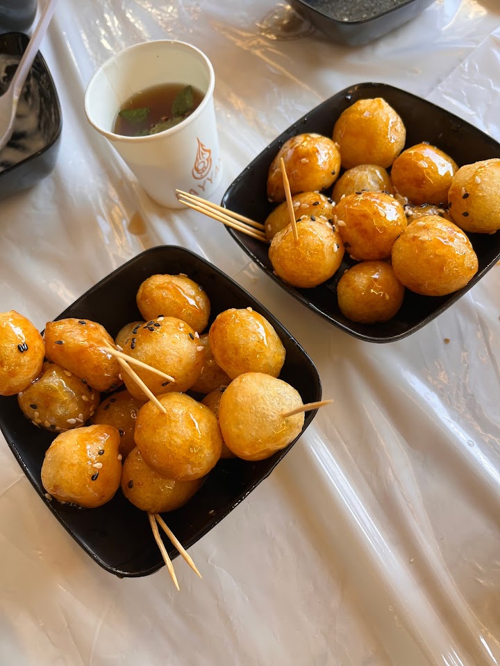 imranSa11984161's tweet photo. SWEET BALLZ : LUQUIMAT OR AWAMEH : Is a sweet doughnut ball desert that is popular in Middle Eastern Countries and I had the chance to have them yesterday at Rayyan Mandi restaurant! #SweetBallz #Luqaimat #Awameh #SweetDoughnut #MiddleEastSweet #Mankhool #Dubai🇦🇪 https://t.co/B1ONxjzGni