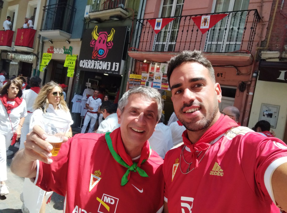 DdeDavidR15's tweet photo. @FanRealMurcia @realmurciacfsad @rtve Tremendo crack, lo vi por la calle, llevaba mi camiseta del real también, y se acercó a saludarme! https://t.co/svblKmTaFN